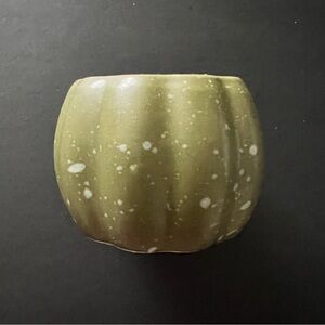 Deep Olive Green Speckled Ceramic Candle - Amber Nutmeg Scent